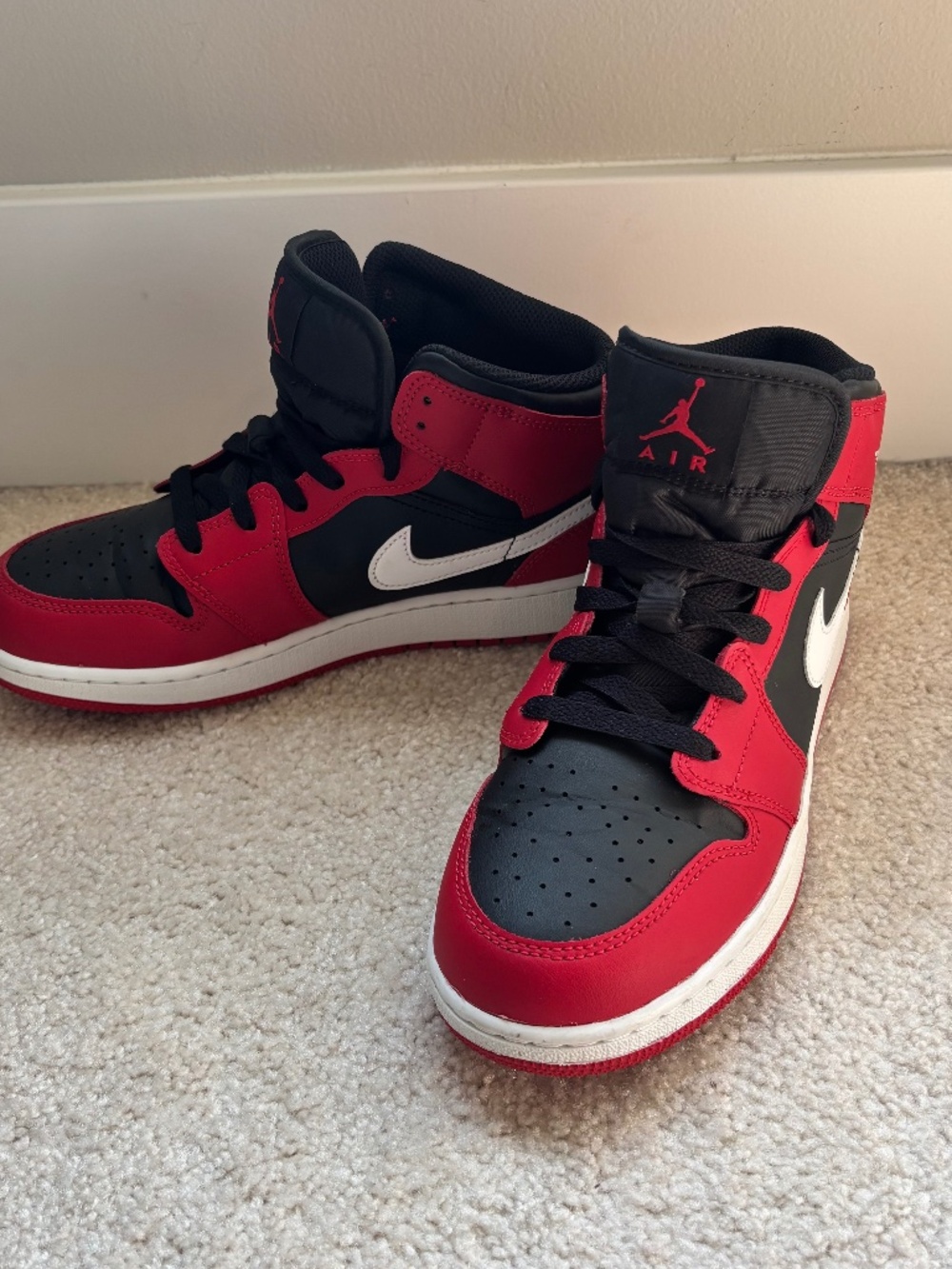 Nike Air Jordan 1 Mid Bred Toe Red Black White Youth 6.5Y Women’s 8 DO8423-061